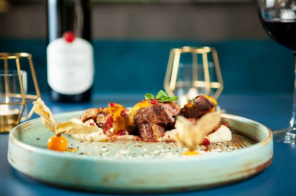 Comment découvrir les traditions culinaires des villages de montagne en Autriche?